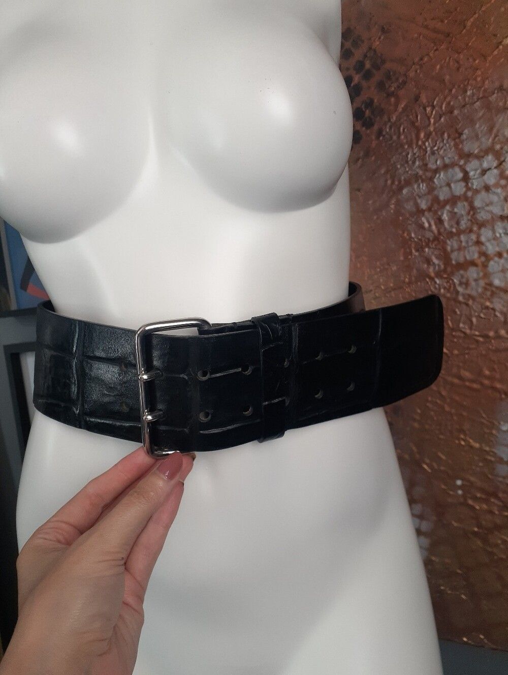 Zara Black Croc-Embossed Wide Leather Belt with Double-Prong Buckle - Picture 5 of 16